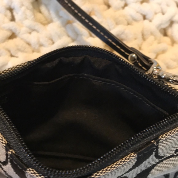 NWOT Coach Black Signature Wristlet - Picture 4 of 6